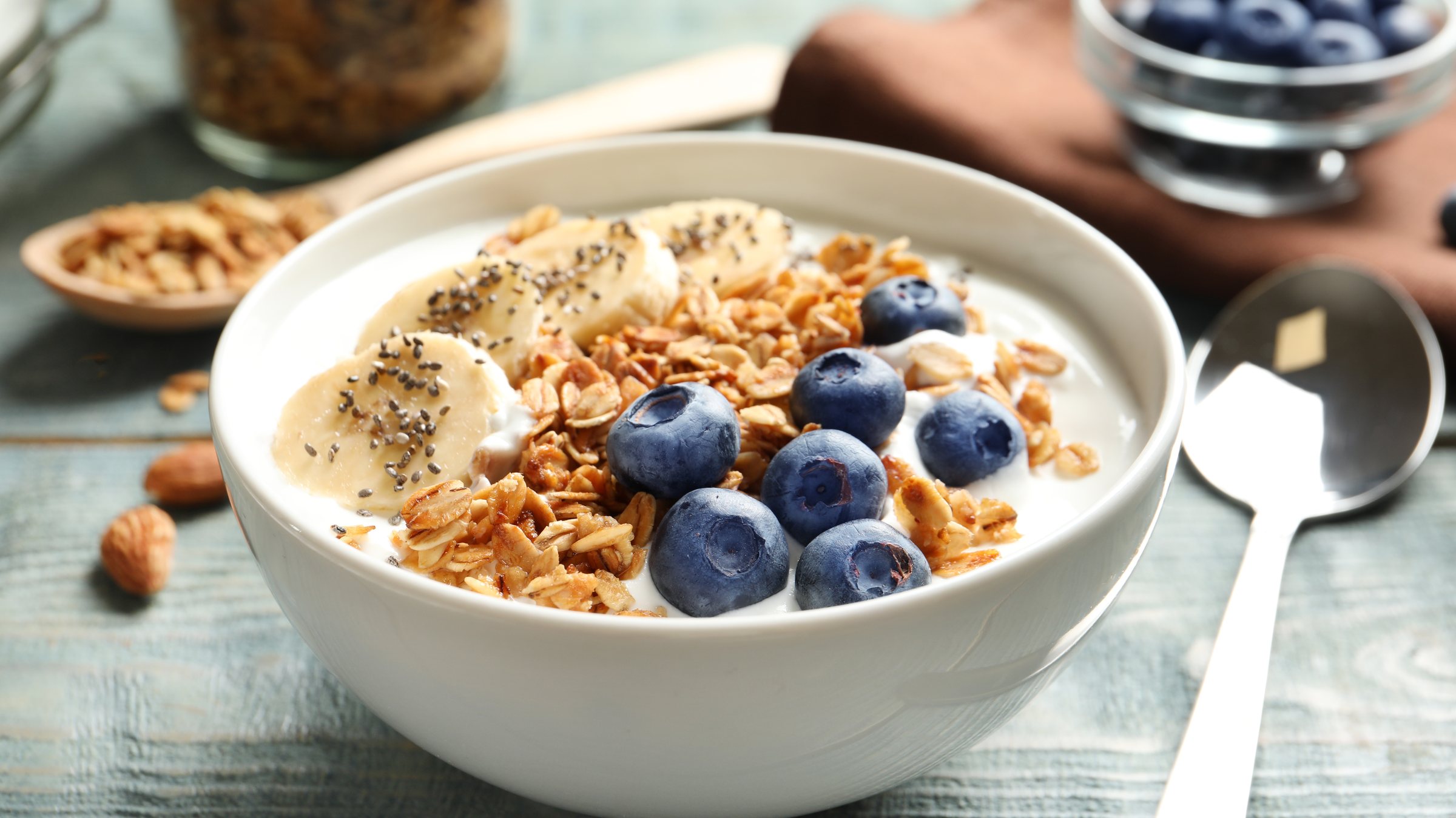 Yogurt bowl with granola, banana and blueberries